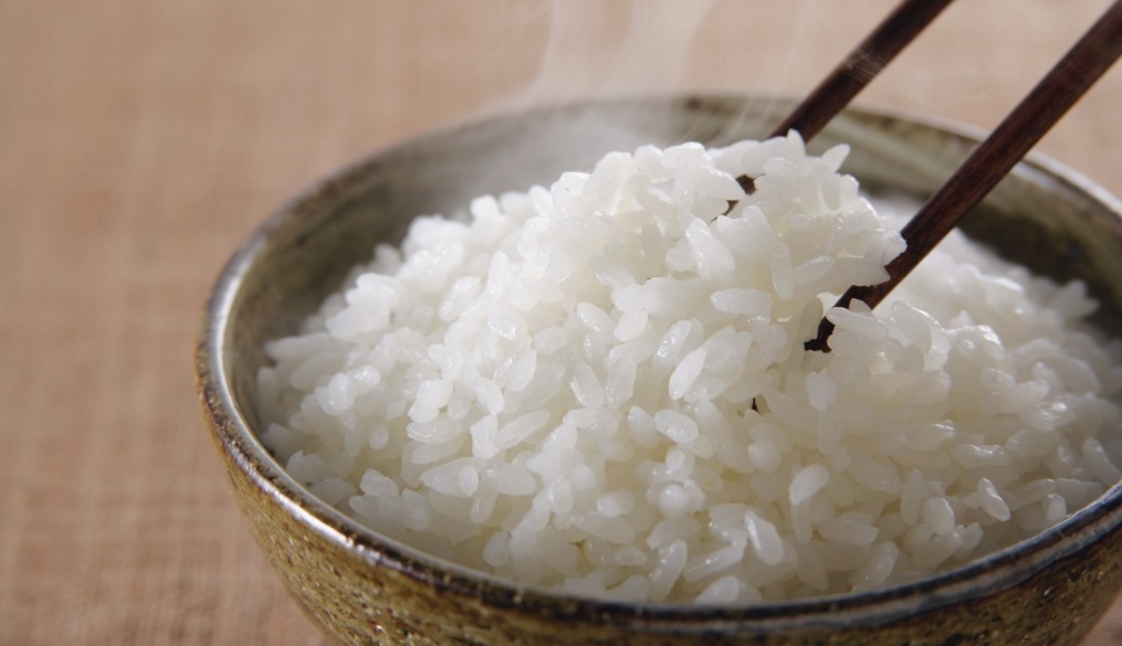 Професійна рисоварка дозволяє приготувати дуже смачний і ароматний рис не тільки для суші, а й інших страв як азіатської, так і європейської кухні.